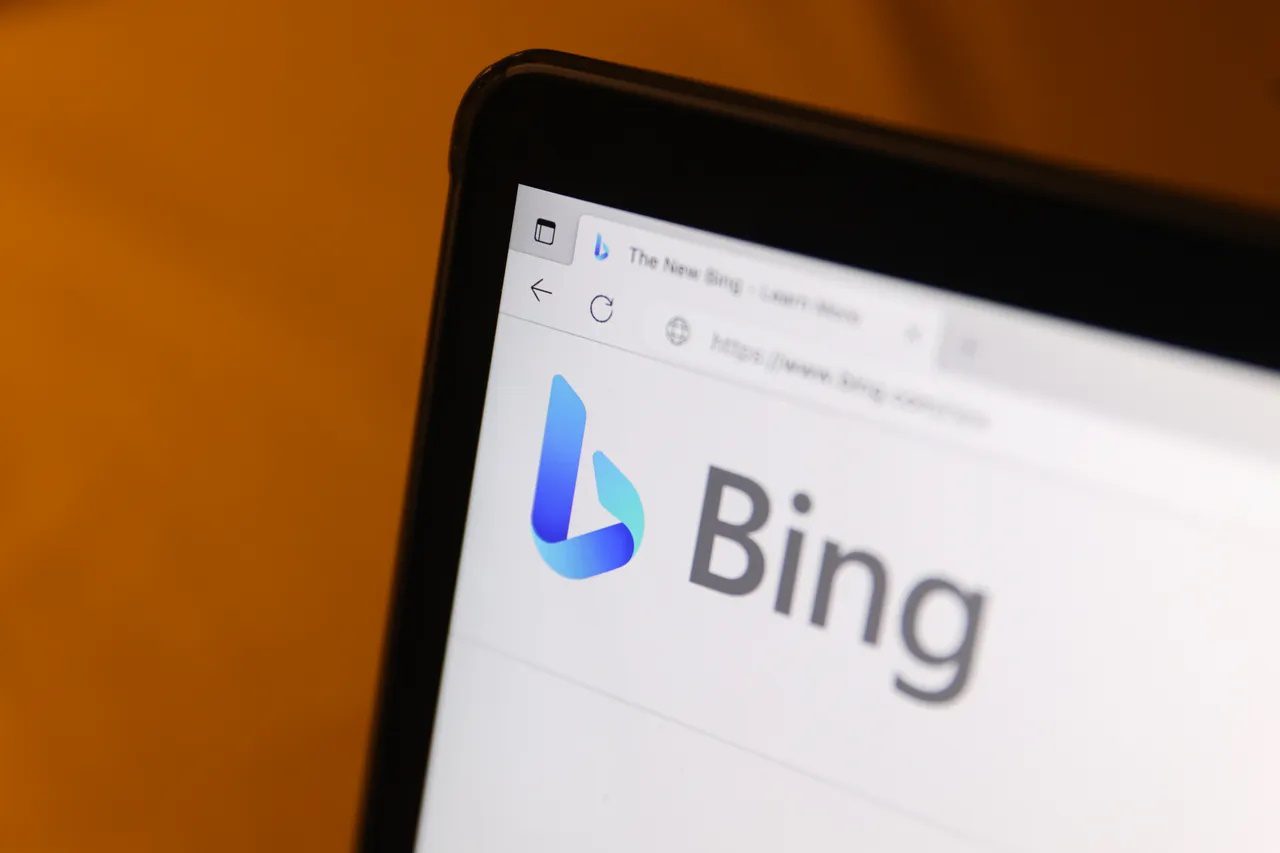Sốc: Microsoft từng cố bán Bing cho Apple