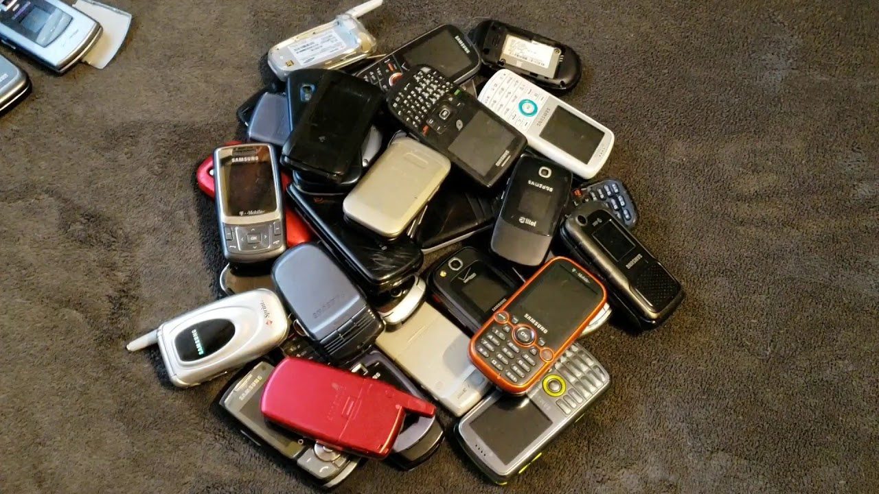 Chiếc điện thoại di động đầu tiên của bạn là gì?