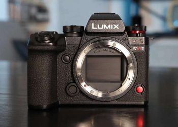 Lumix S1R II ra mắt với giá 3.300 USD