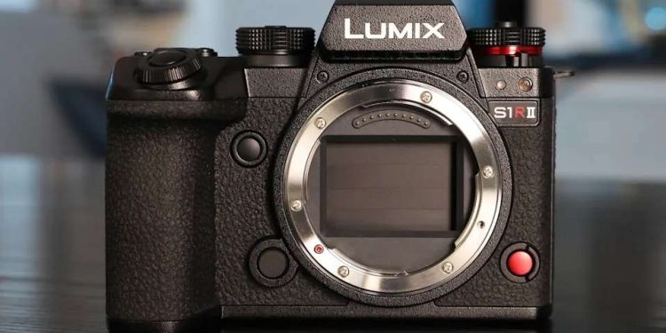 Lumix S1R II ra mắt với giá 3.300 USD