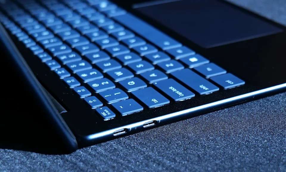 MWC 2025: Lenovo trình làng laptop chạy bằng năng lượng mặt trời