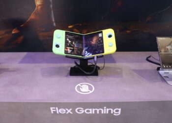 MWC 2025: Samsung ra mắt máy chơi game cầm tay gập Flex Gaming