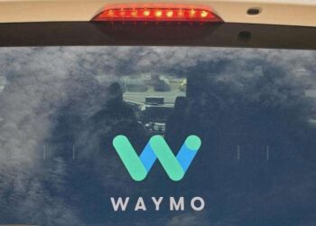 Waymo và Uber chính thức triển khai dịch vụ robotaxi tại Austin