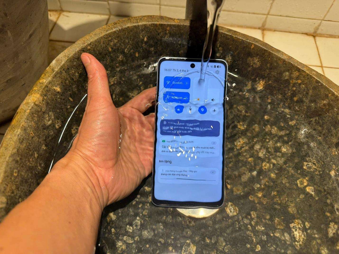 Đánh giá OPPO A5 Pro: Lựa chọn bền bỉ cho người lao động ngoài trời