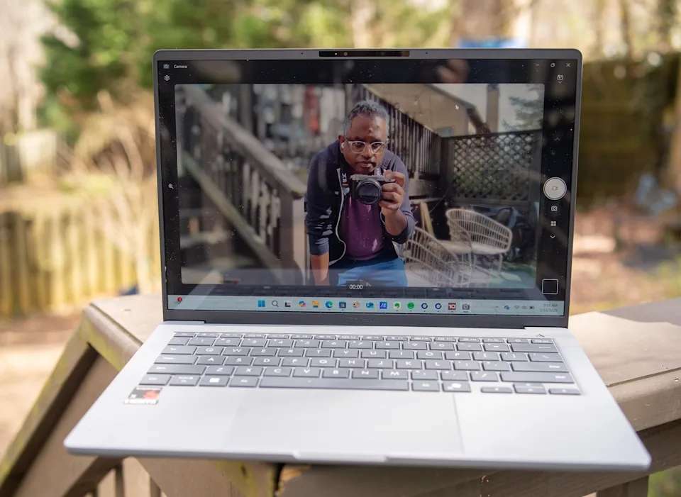 Đánh giá ASUS Zenbook A14: Nhẹ cả về trọng lượng lẫn hiệu năng