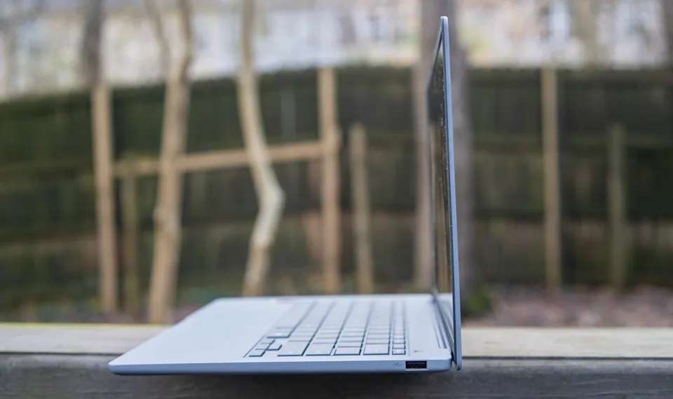 Đánh giá ASUS Zenbook A14: Nhẹ cả về trọng lượng lẫn hiệu năng