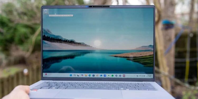 Đánh giá ASUS Zenbook A14: Nhẹ cả về trọng lượng lẫn hiệu năng