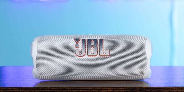 Đánh giá JBL Flip 7: Âm thanh mạnh mẽ trong một thiết kế nhỏ gọn