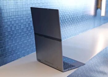 MWC 2025: Lenovo ra mắt laptop màn hình gập Flip