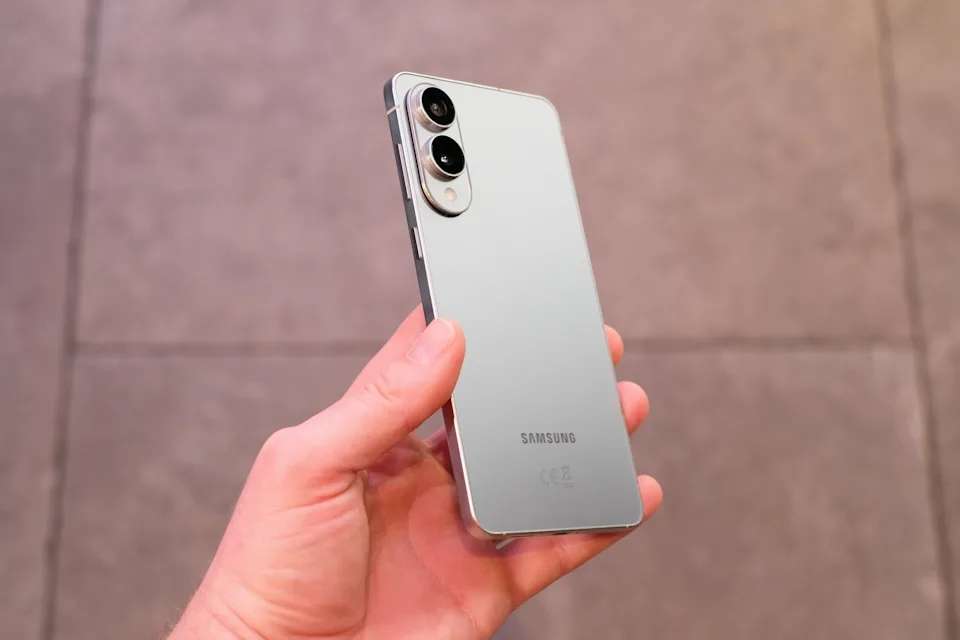 Đánh giá nhanh Galaxy S25 Edge: Mỏng nhẹ ấn tượng, nhưng đánh đổi nhiều tính năng