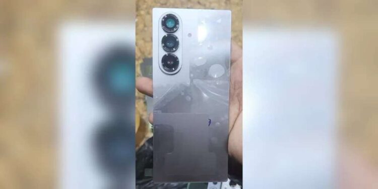 Galaxy Z Fold7 bất ngờ lộ ảnh thật trước ngày trình làng