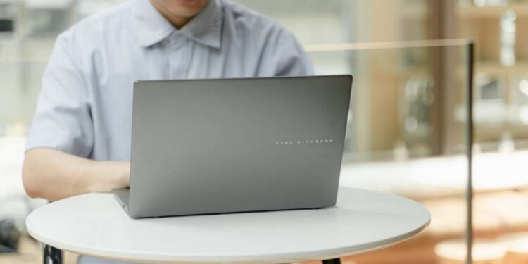 ASUS giới thiệu Vivobook S14/S16 siêu mỏng nhẹ, pin dùng tới 20 giờ