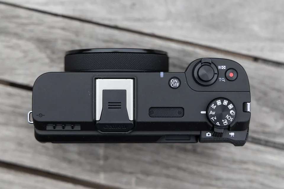 Canon PowerShot V1: Chiếc máy ảnh compact lý tưởng cho vlogger hiện đại