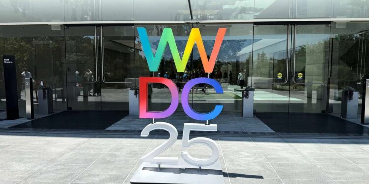 Apple nhường sân khấu AI cho OpenAI tại WWDC 2025