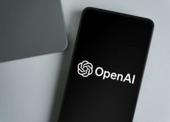 Rò rỉ tài liệu hé lộ thiết bị AI đầu tiên của OpenAI và Jony Ive