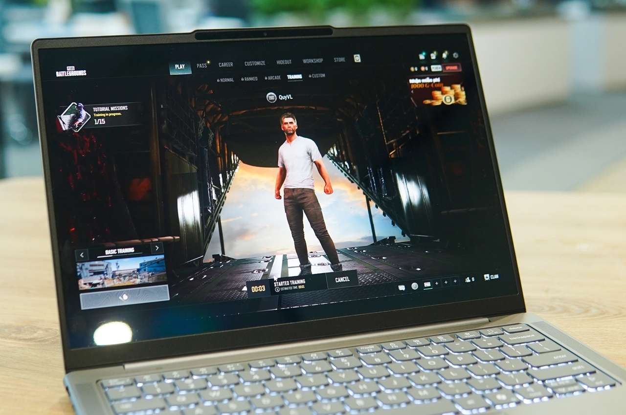 Laptop AI mỏng nhẹ của Lenovo giá gần 40 triệu đồng