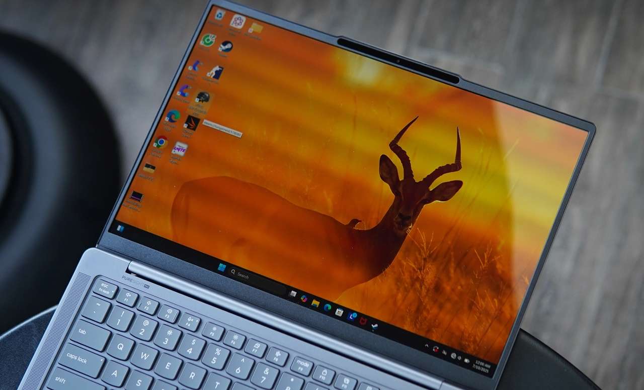 Laptop AI mỏng nhẹ của Lenovo giá gần 40 triệu đồng