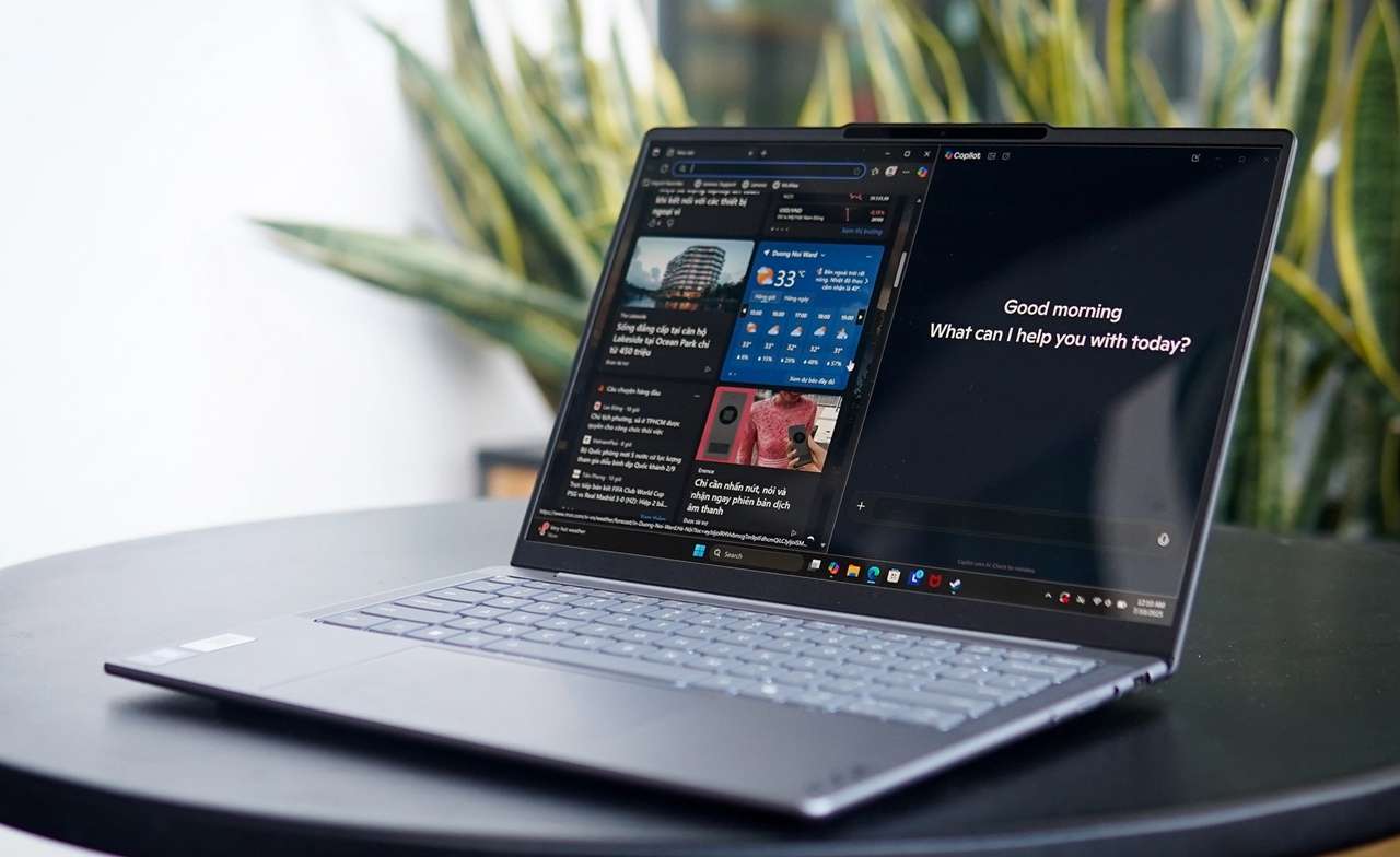 Laptop AI mỏng nhẹ của Lenovo giá gần 40 triệu đồng