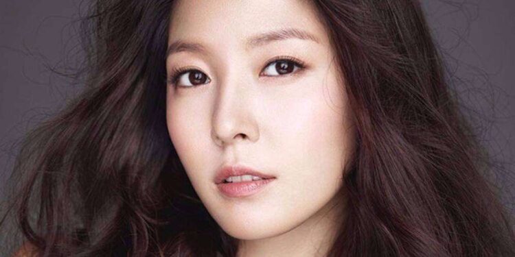 Nữ hoàng K-pop BoA tạm dừng bước vì đầu gối gặp biến cố