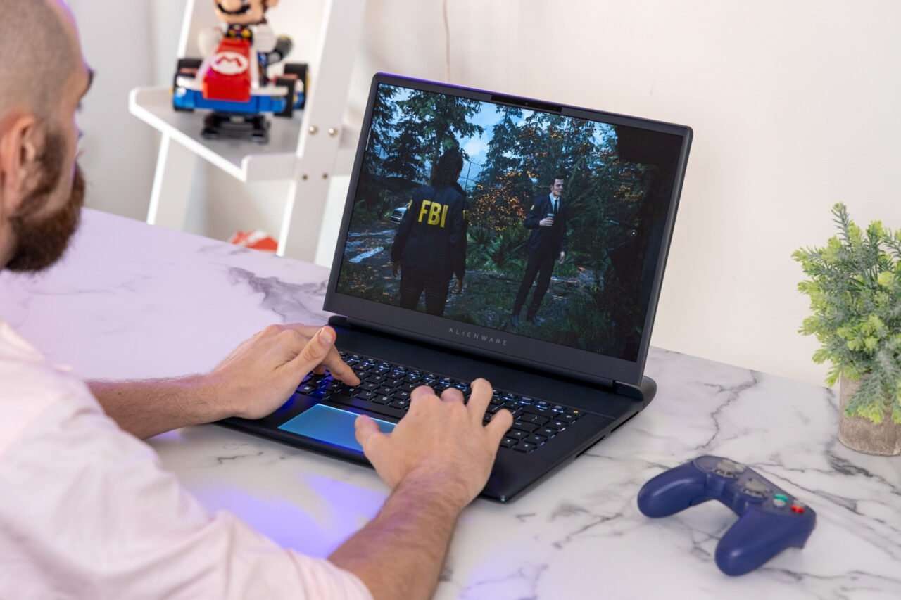 Đánh giá Alienware 16 Area-51: Bàn phím cơ tuyệt vời, màn hình chưa xứng tầm giá