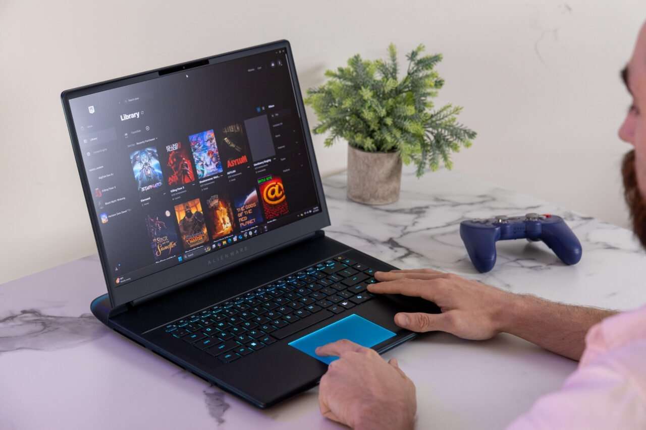 Đánh giá Alienware 16 Area-51: Bàn phím cơ tuyệt vời, màn hình chưa xứng tầm giá