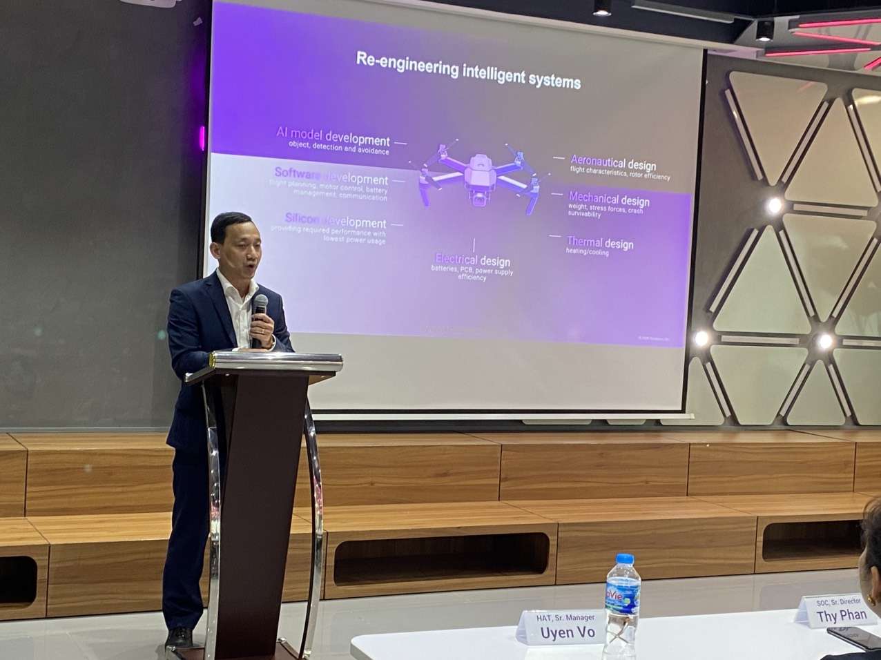 Synopsys trao chứng nhận cho học viên xuất sắc khóa Vi mạch 2025
