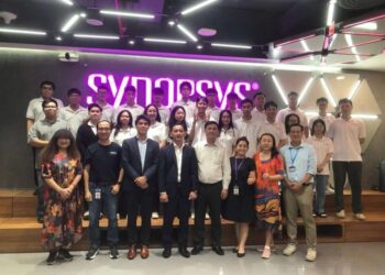 Synopsys trao chứng nhận cho học viên xuất sắc khóa Vi mạch 2025
